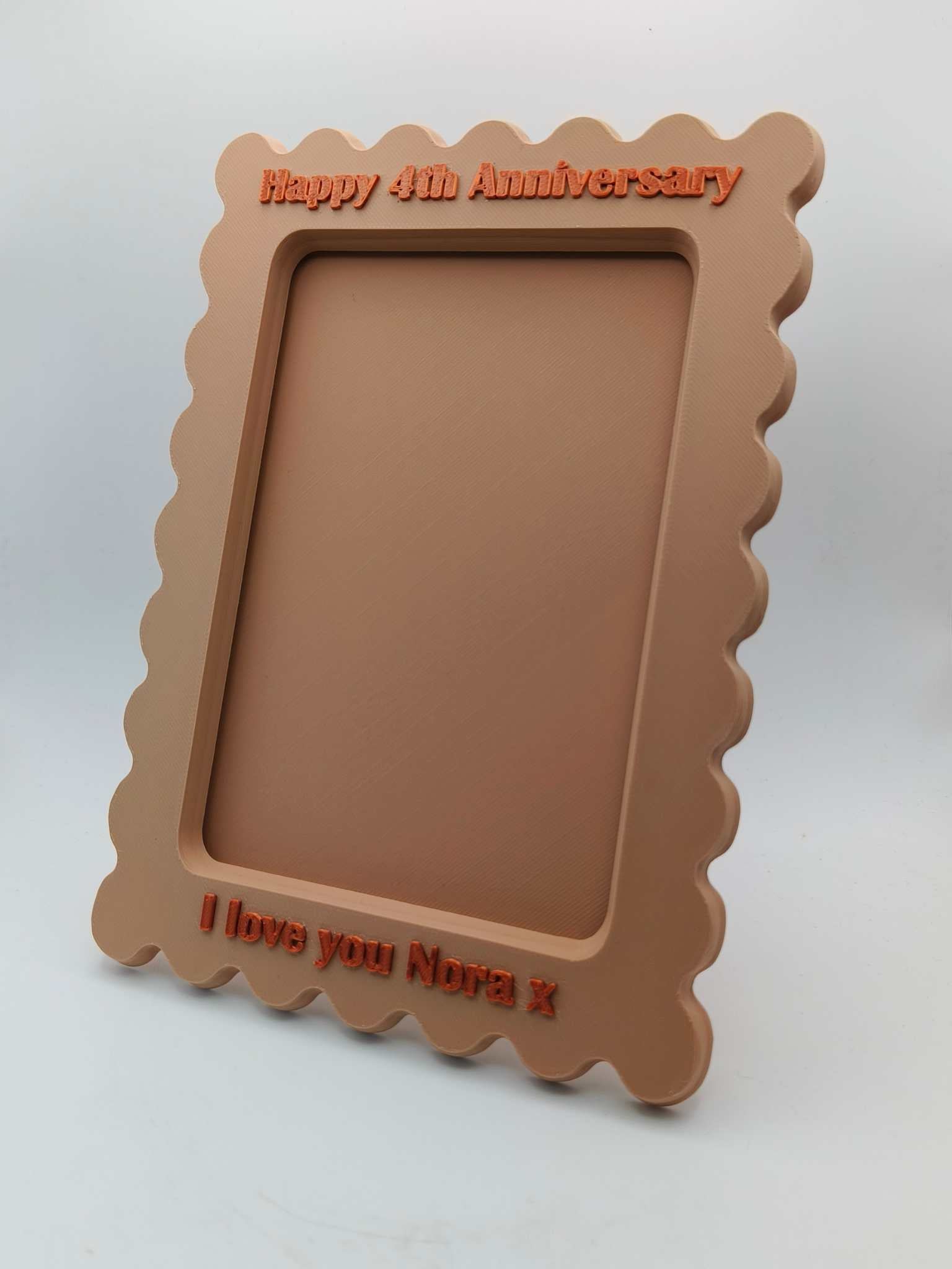 Scalloped Frame - Personalised Photo Frame with Custom Text in Scalloped Design