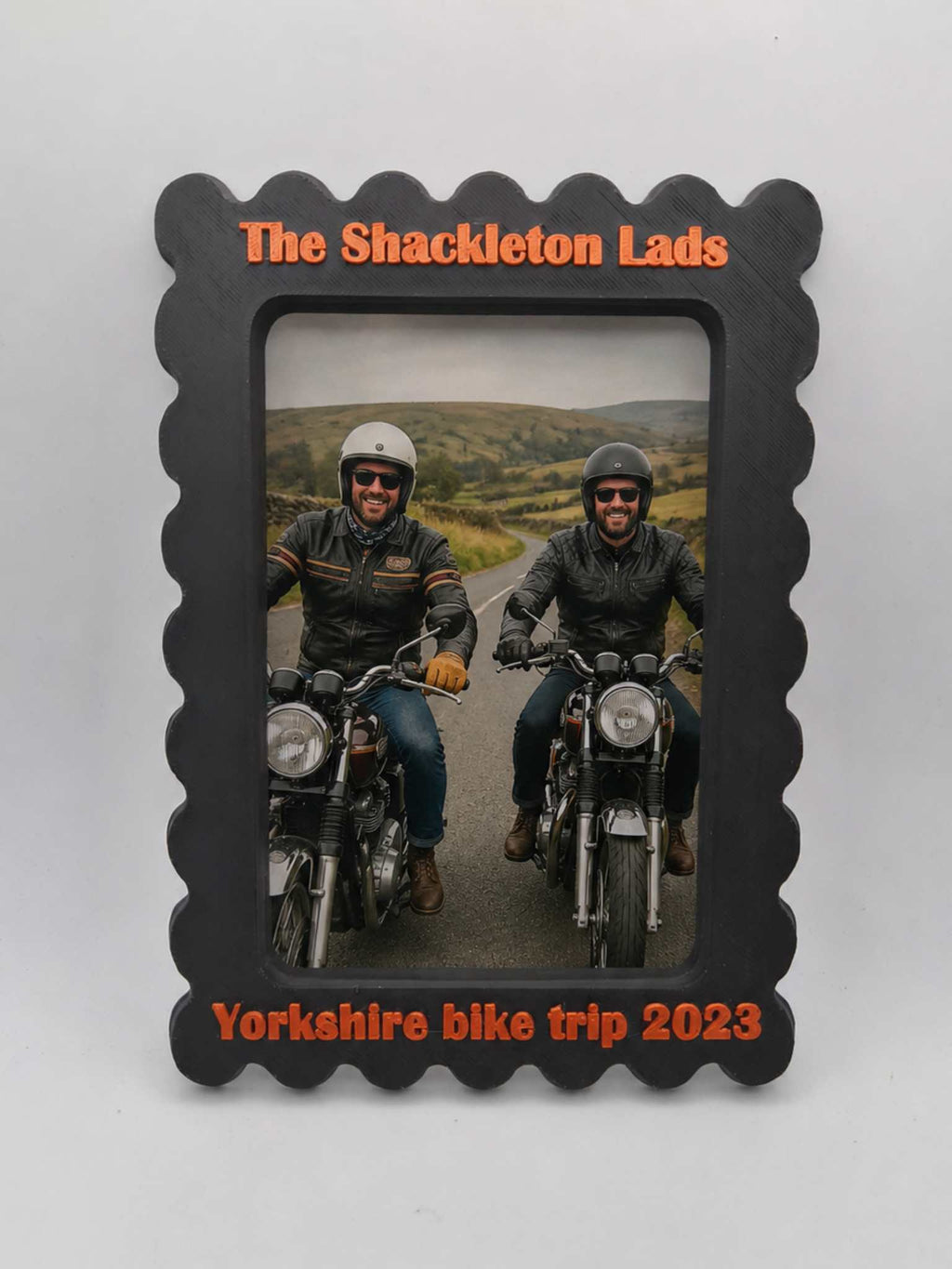 Scalloped Frame - Personalised Photo Frame with Custom Text in Scalloped Design