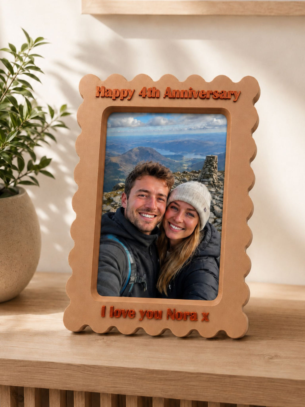 Scalloped Frame - Personalised Photo Frame with Custom Text in Scalloped Design